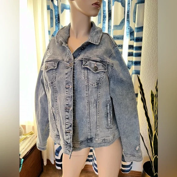 Torrid Distressed Jean Jacket NWOT Size 2 - Picture 5 of 14